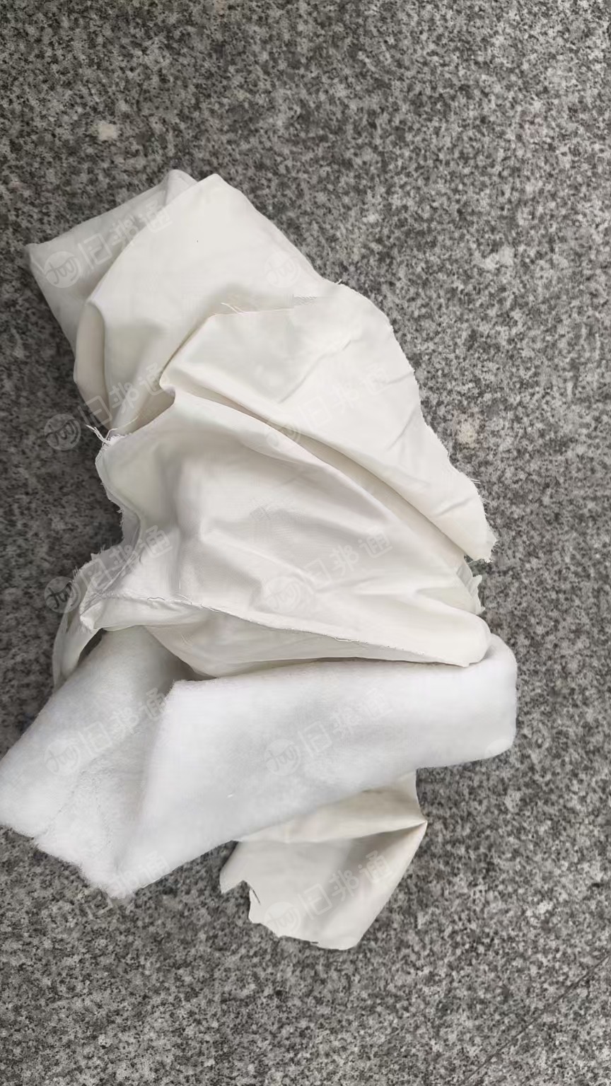 长期出售火车上淘汰下来的报废物品,纺织废料,枕芯棉,硬卧具,座椅套,旧窗帘等,今年会有180吨货