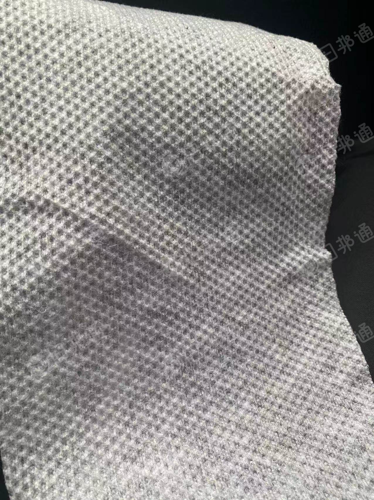 出售库存热轧无纺布,乳丝热轧珍珠纹无纺布,货在江苏昆山