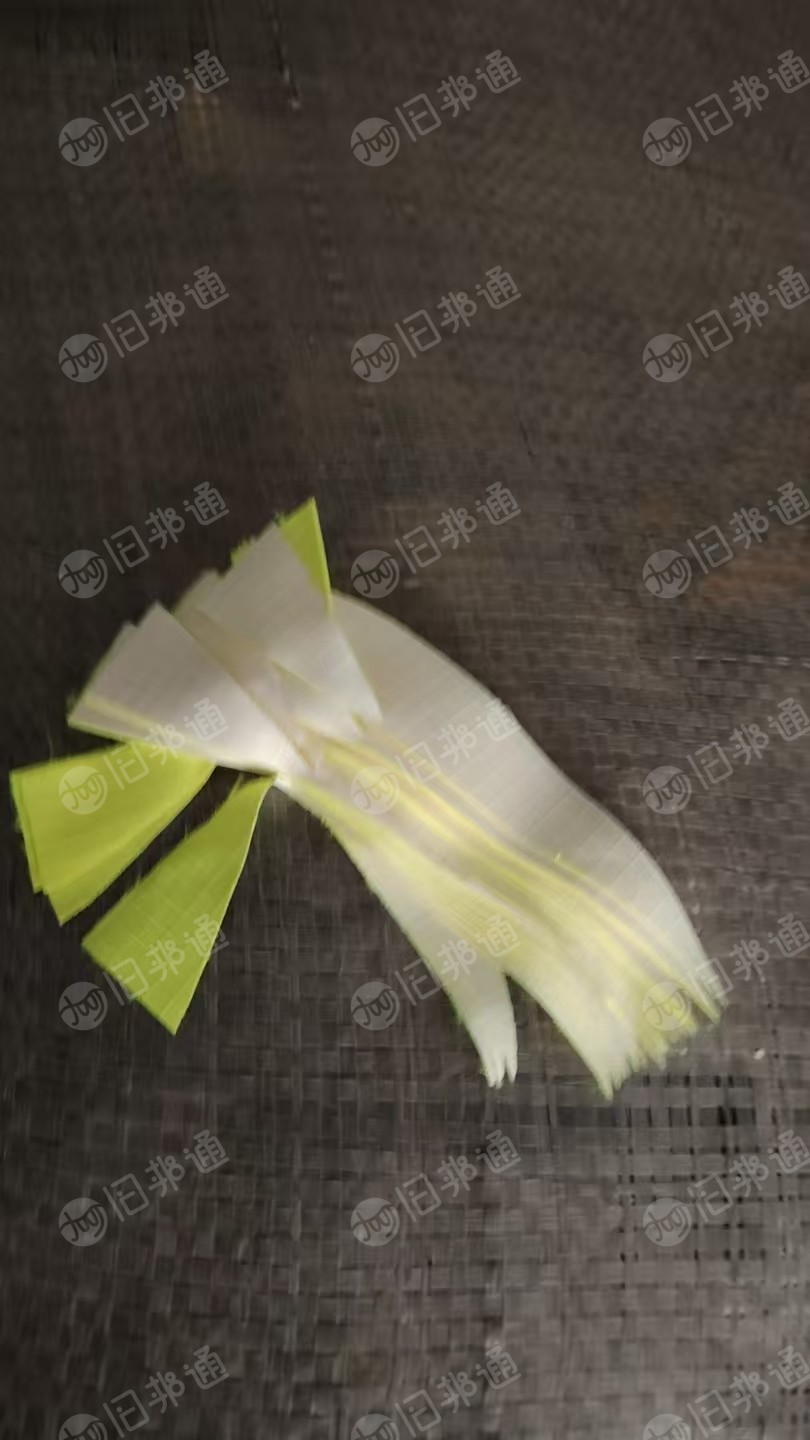 长期出售冲锋衣边角料，纯涤纶带胶，黑烟料，现货有8-9吨，颜色没分，厂在福建福州