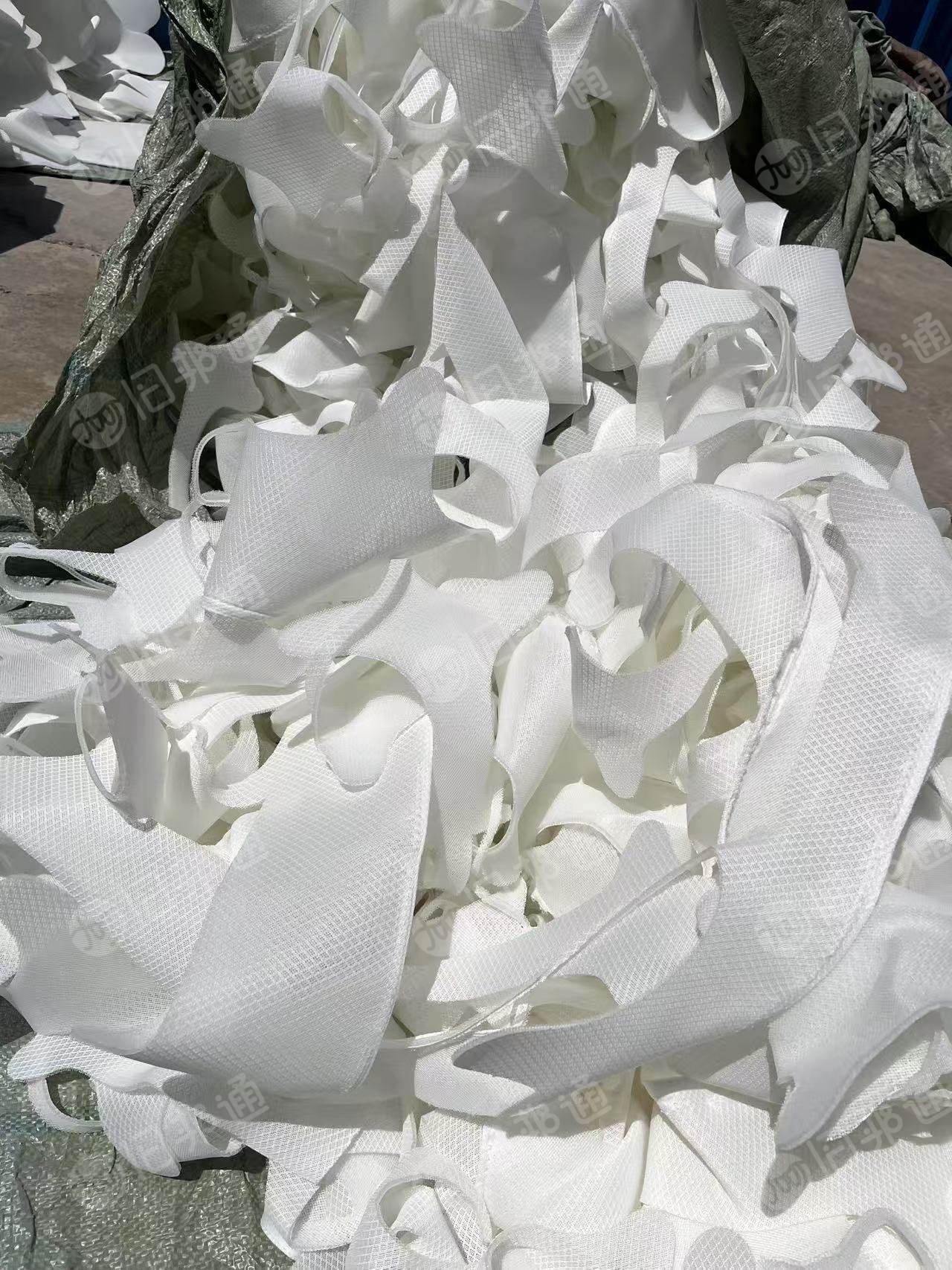 厂家长期出售裁床下来的网格布,不带浆和带胶,涤纶材质的,厂在广东东莞