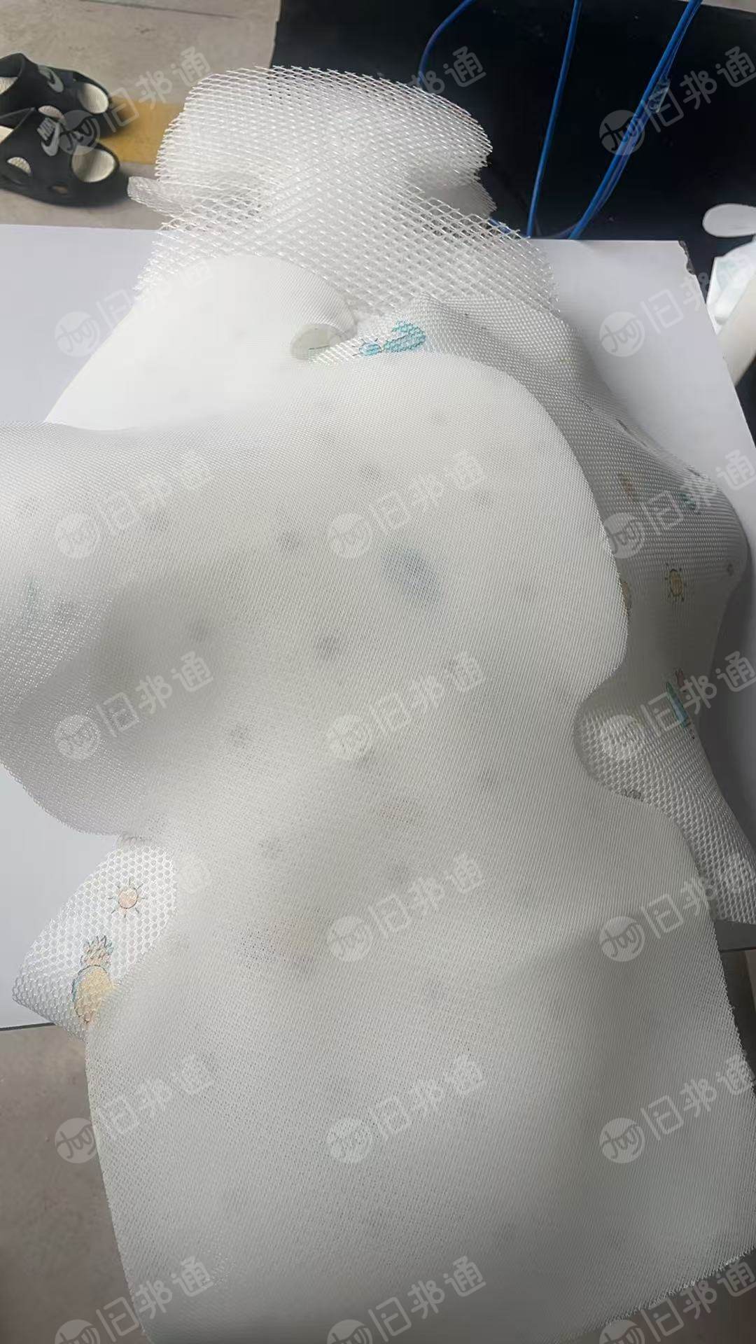 厂家长期出售裁床下来的网格布,不带浆和带胶,涤纶材质的,厂在广东东莞