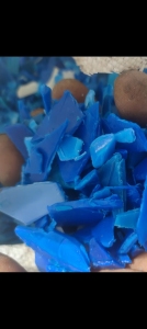 出售纯小蓝桶破碎料，现货15吨