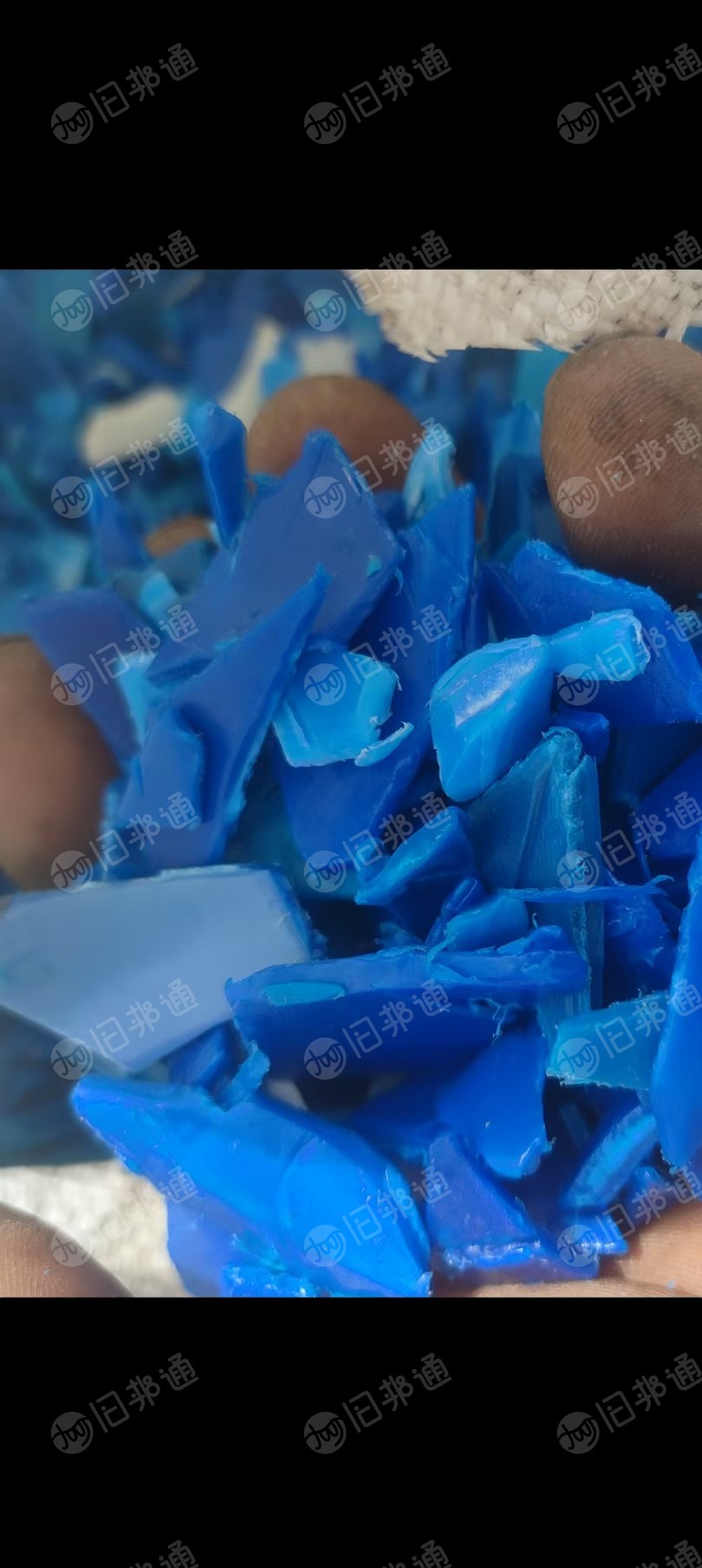 出售纯小蓝桶破碎料，现货15吨