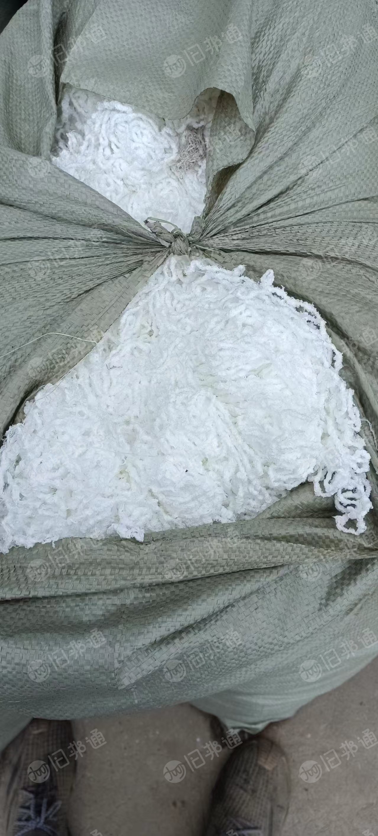 长期出售涤纶水丝，涤纶废丝，含水量3.6折左右，现货十二吨