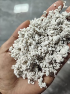 长期出售涤纶丝泡，现货75多吨，货在江苏苏州