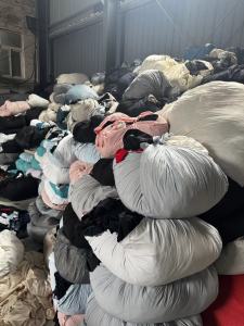 长期出售涤纶废布，涤纶布，涤纶卷材，现货20吨左右