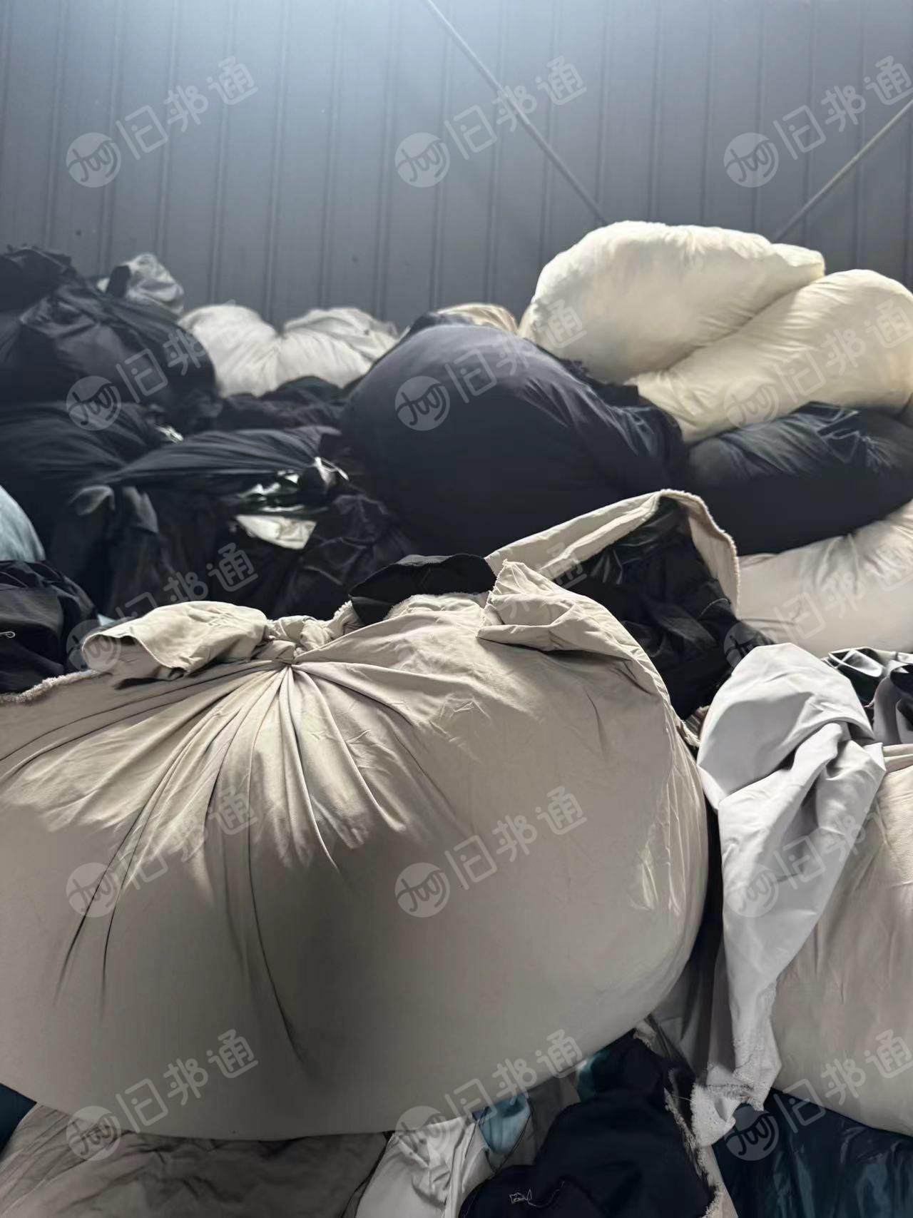 长期出售涤纶废布，涤纶布，涤纶卷材，现货20吨左右