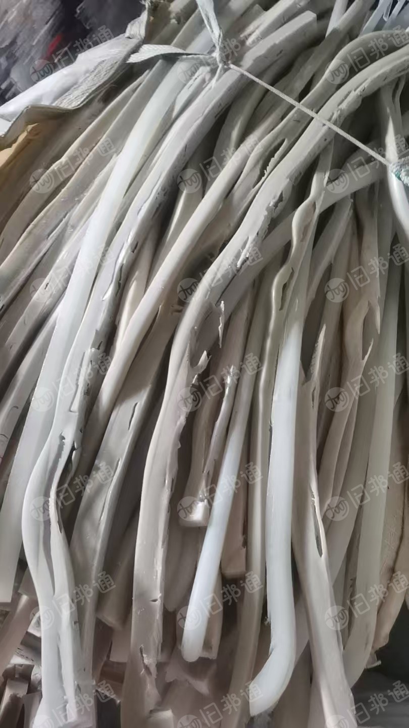 长期出售亚克力下来的pvc胶条废料,pvc管废料,现货60多吨