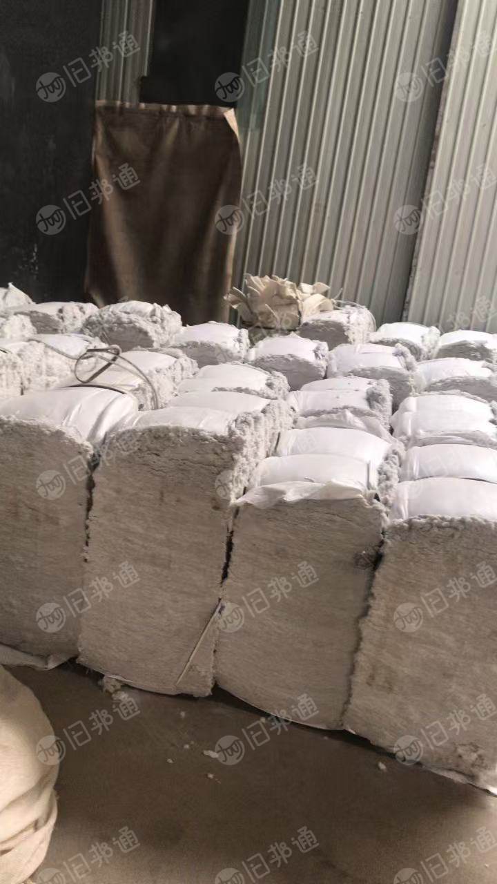 长期大量出售涤锦磨毛料，含涤纶非常少，基本是锦纶的，现货40吨，厂在河北保定