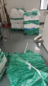 长期大量出售PE膜，只有白色和绿色，无胶的，月供量几十吨