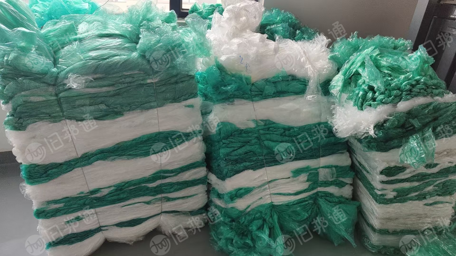 长期大量出售PE膜，只有白色和绿色，无胶的，月供量几十吨