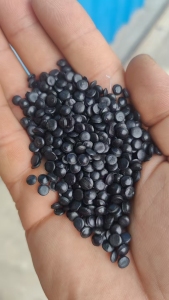 出售黑色低壓膜顆粒,過80目,現(xiàn)貨三十多噸