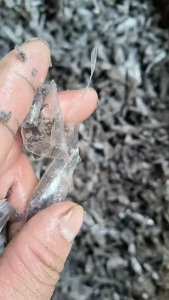 出售亚克力上面的PET膜废料,现货够车,月供四五十吨