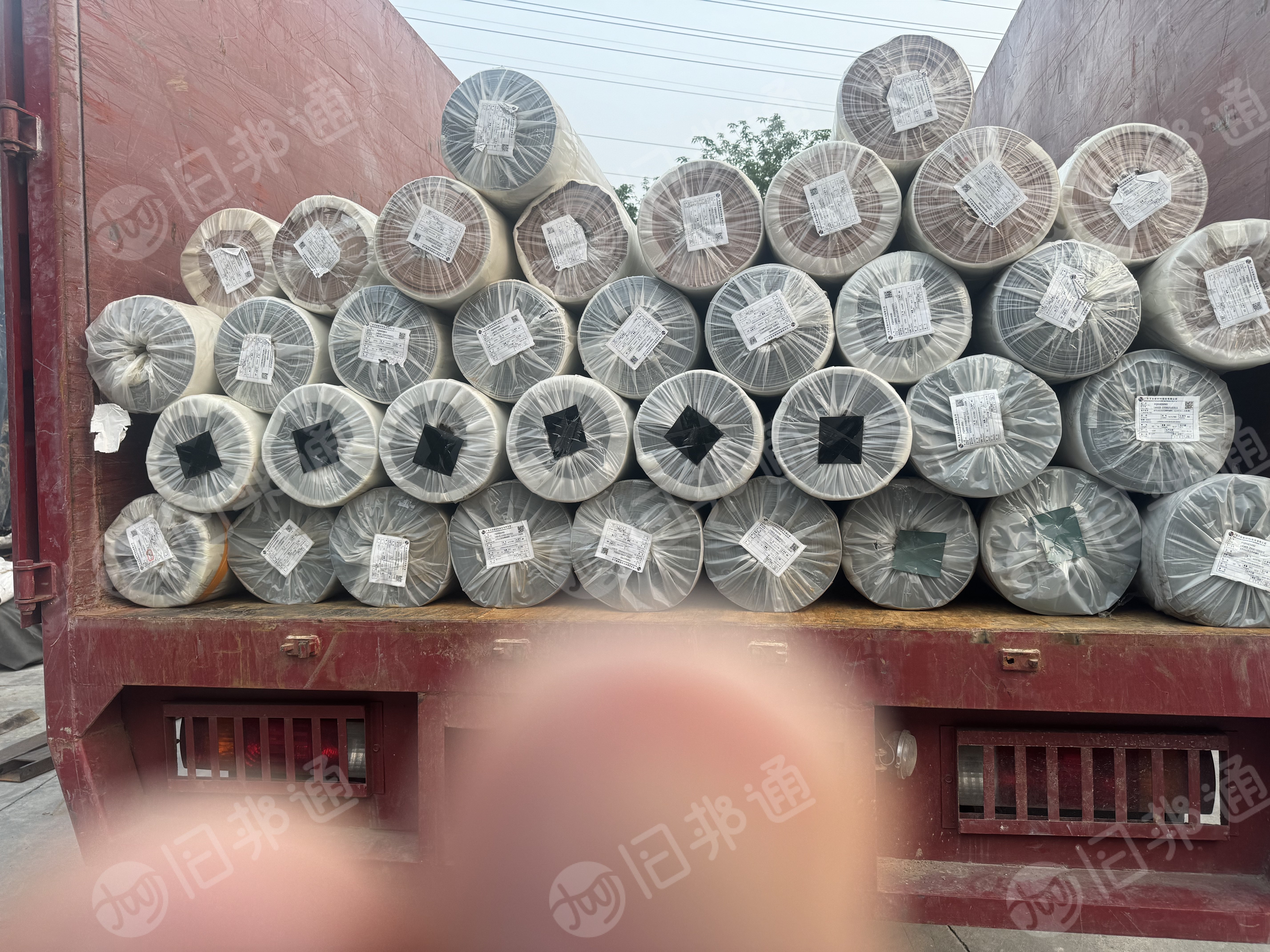 出售汽车座套料PVC人造革毛料,都是卷筒的,现货30吨
