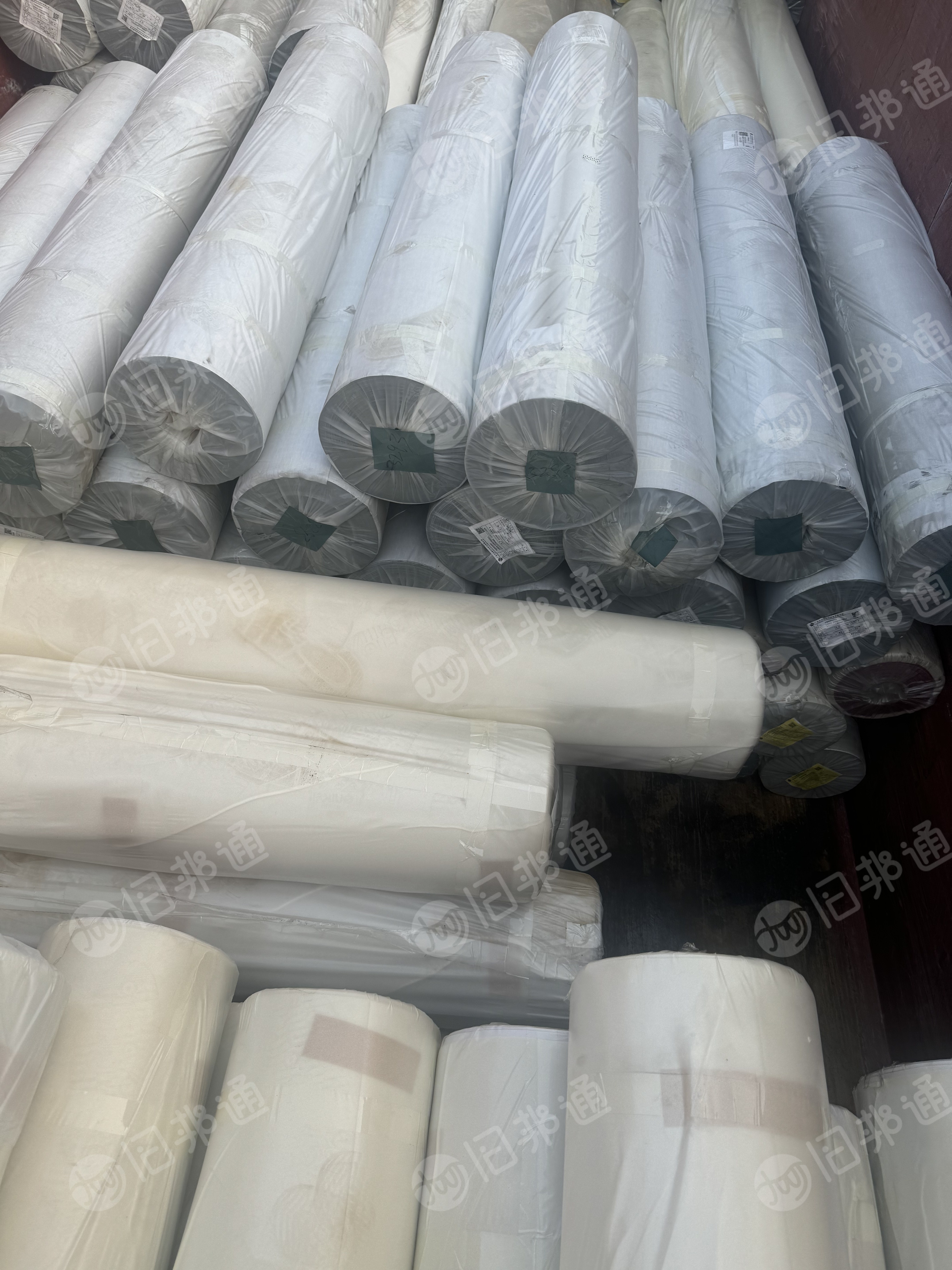 出售汽车座套料PVC人造革毛料,都是卷筒的,现货30吨