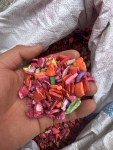 出售聚碳pc纱管破碎料，单色、花色都有