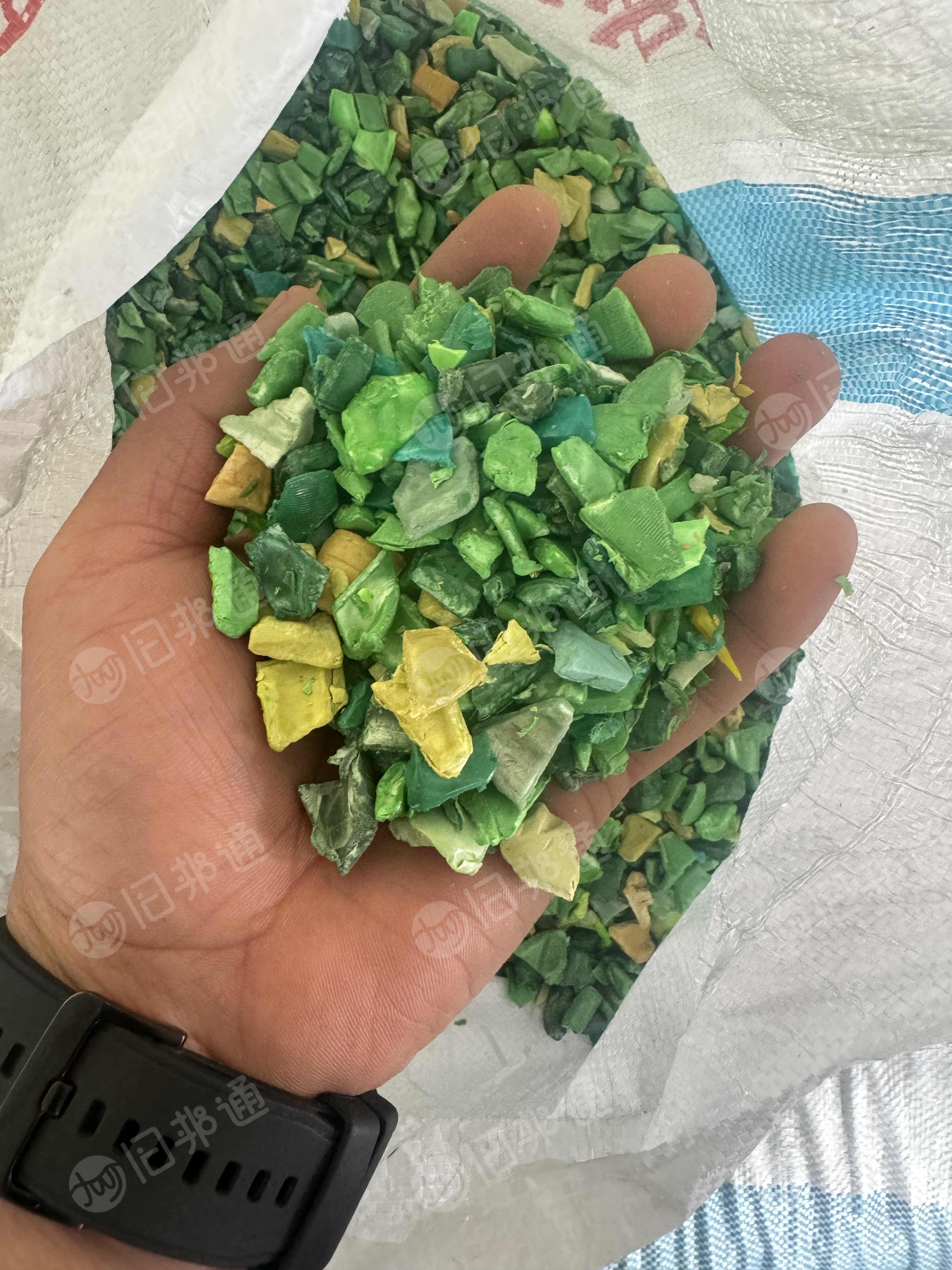 出售聚碳pc纱管破碎料，单色、花色都有