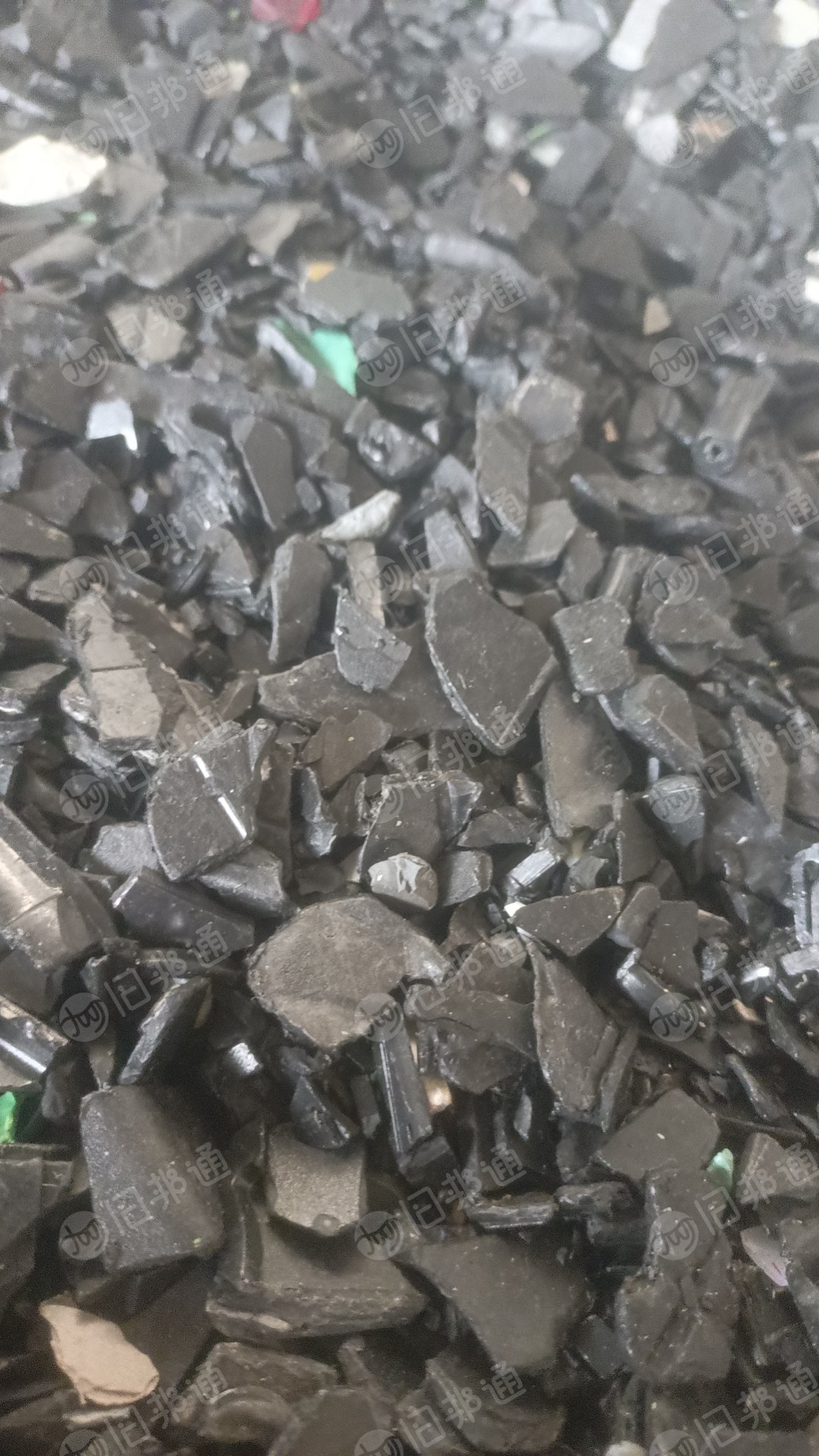 出售聚碳合金破碎料，充电器外壳破碎料