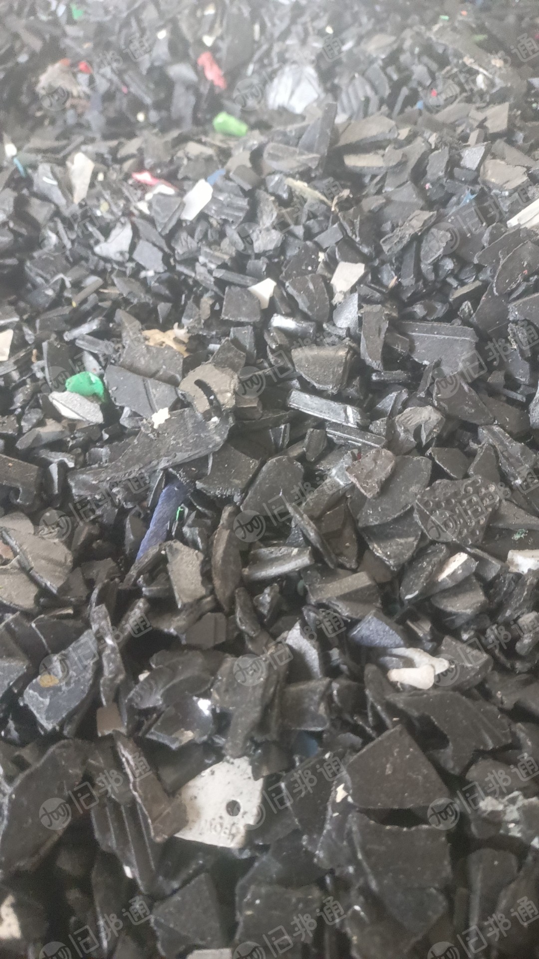 出售聚碳合金破碎料，充电器外壳破碎料