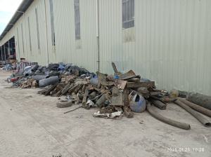 长期出售建筑垃圾的废品和装修胶纸,够车发走