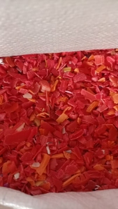 出售pe瓶盖破碎料,过色选分色的,月供300吨
