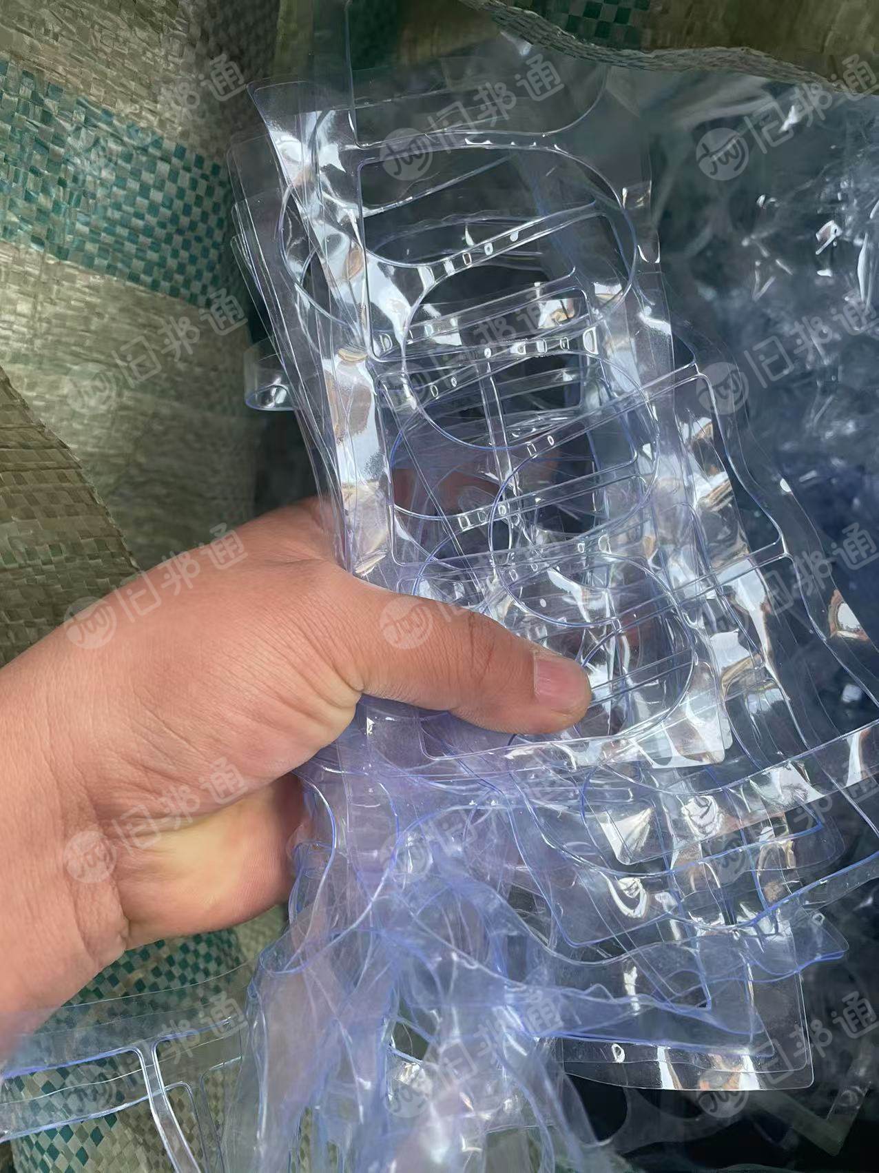 出售透明软质pvc边角料，34油份的