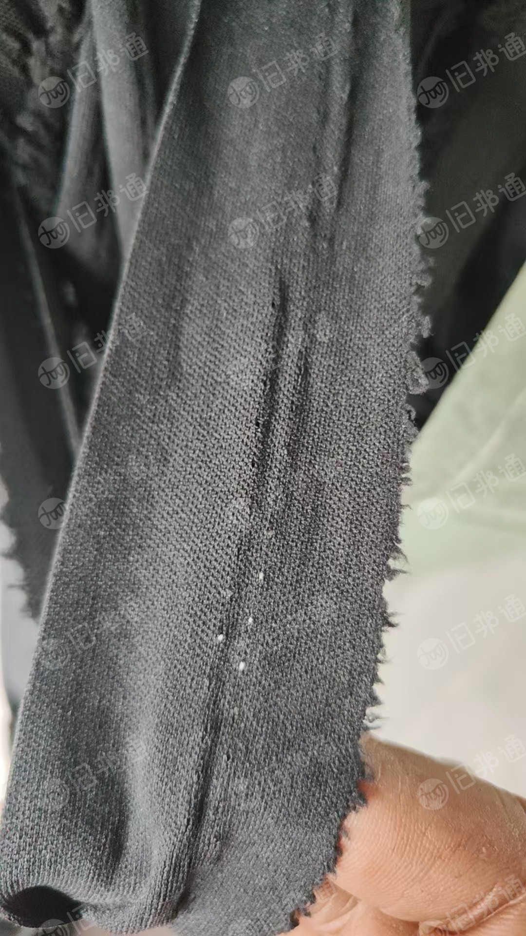 长期出售梭织涤纶废布条，有黑色和白色的，每个月7-8吨左右，厂在江苏苏州