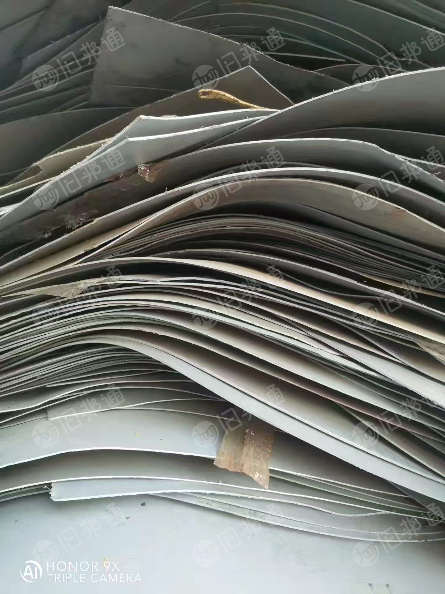 出售全漂PE钢卷皮毛料，灰色的，现货30吨左右