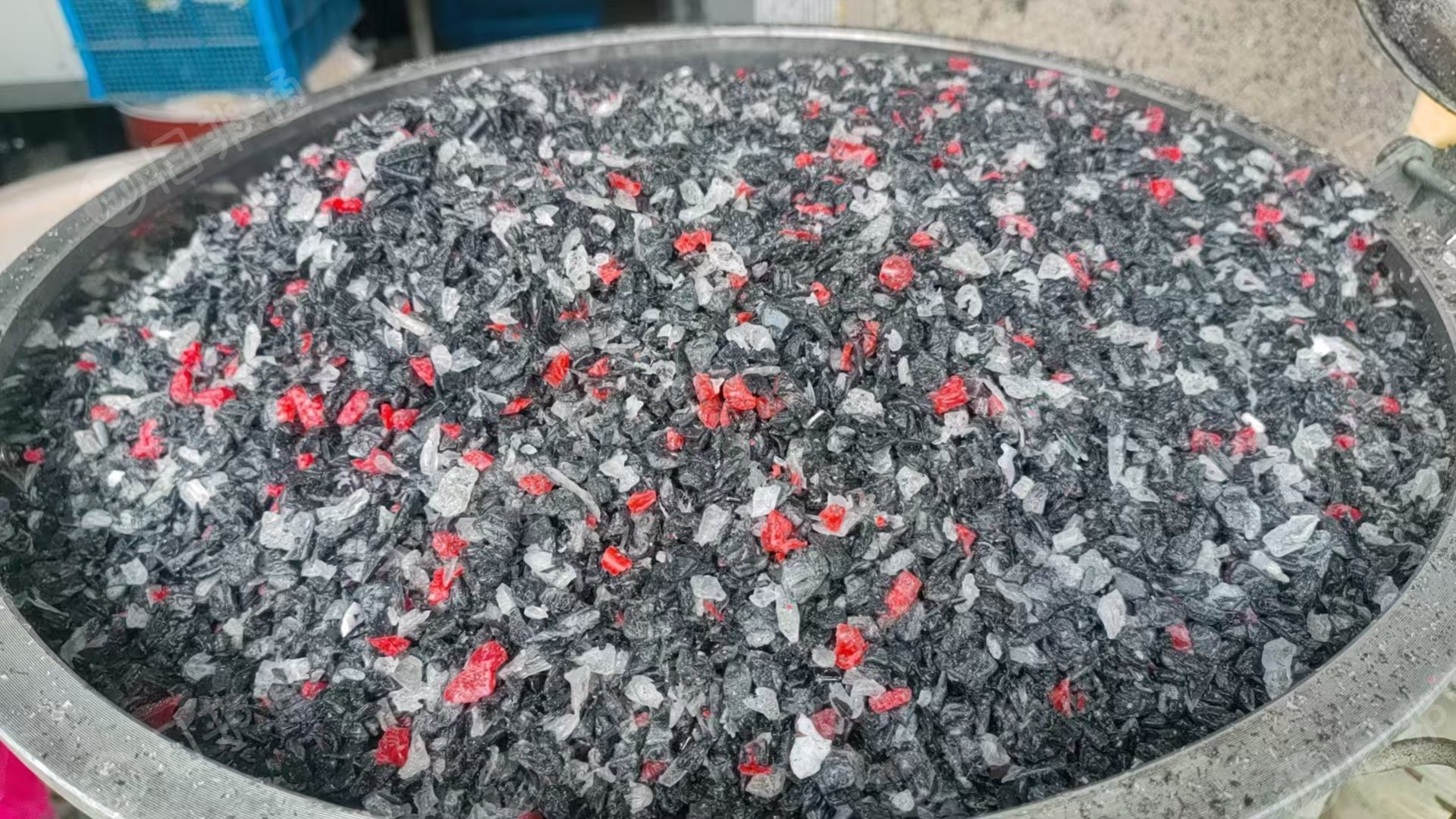 求购杂色PC破碎料,水口料也可以,用来注塑用,月需30吨