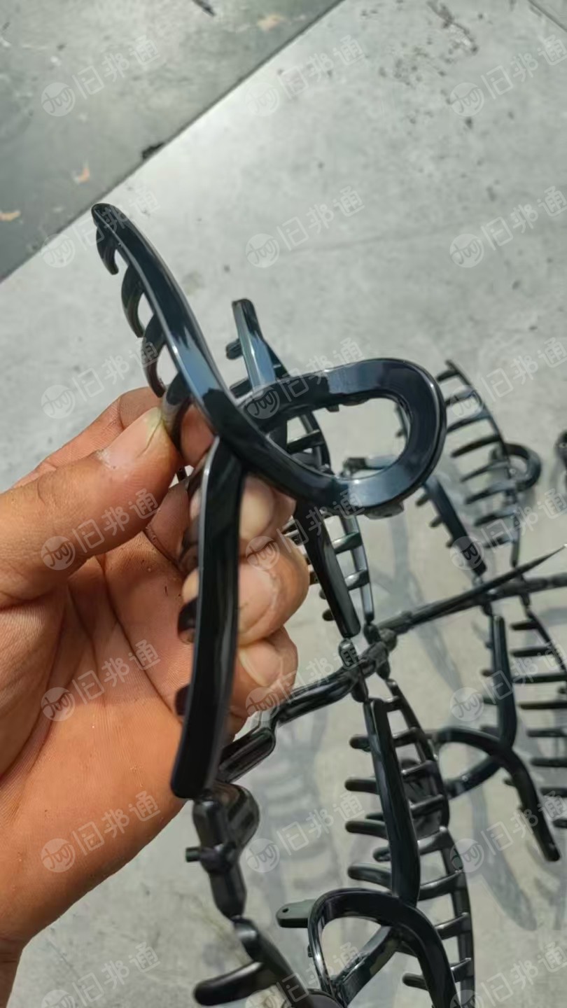 求购杂色PC破碎料，水口料也可以，用来注塑用，月需30吨