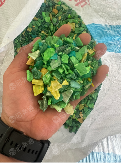 出售pc砂管破碎料，花色、单色的都有，月供200吨