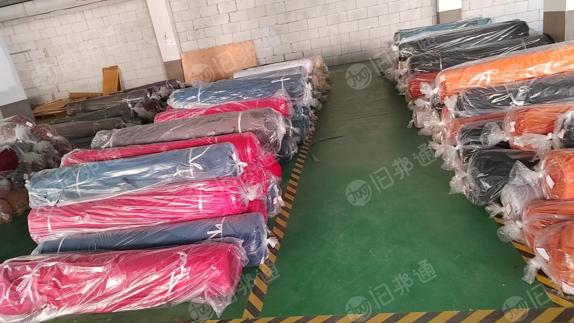 出售库存桌布，台布，涤纶库存布，精编布，门幅320克重260左右，货有3万米左右，货在浙江柯桥
