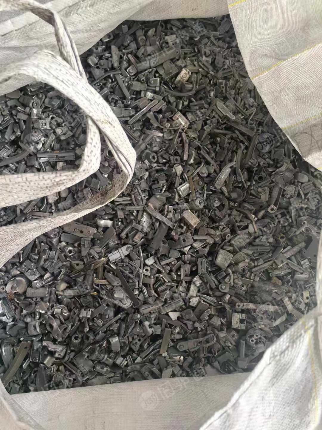 出售锌破碎料，吨袋装，长期有