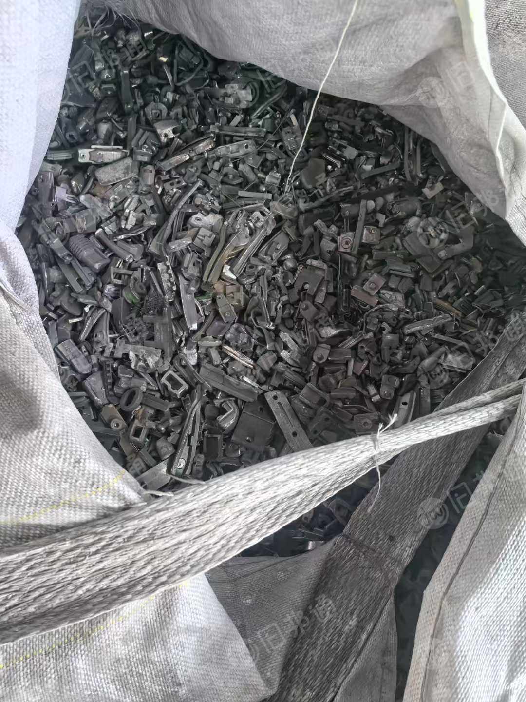 出售锌破碎料,吨袋装,长期有