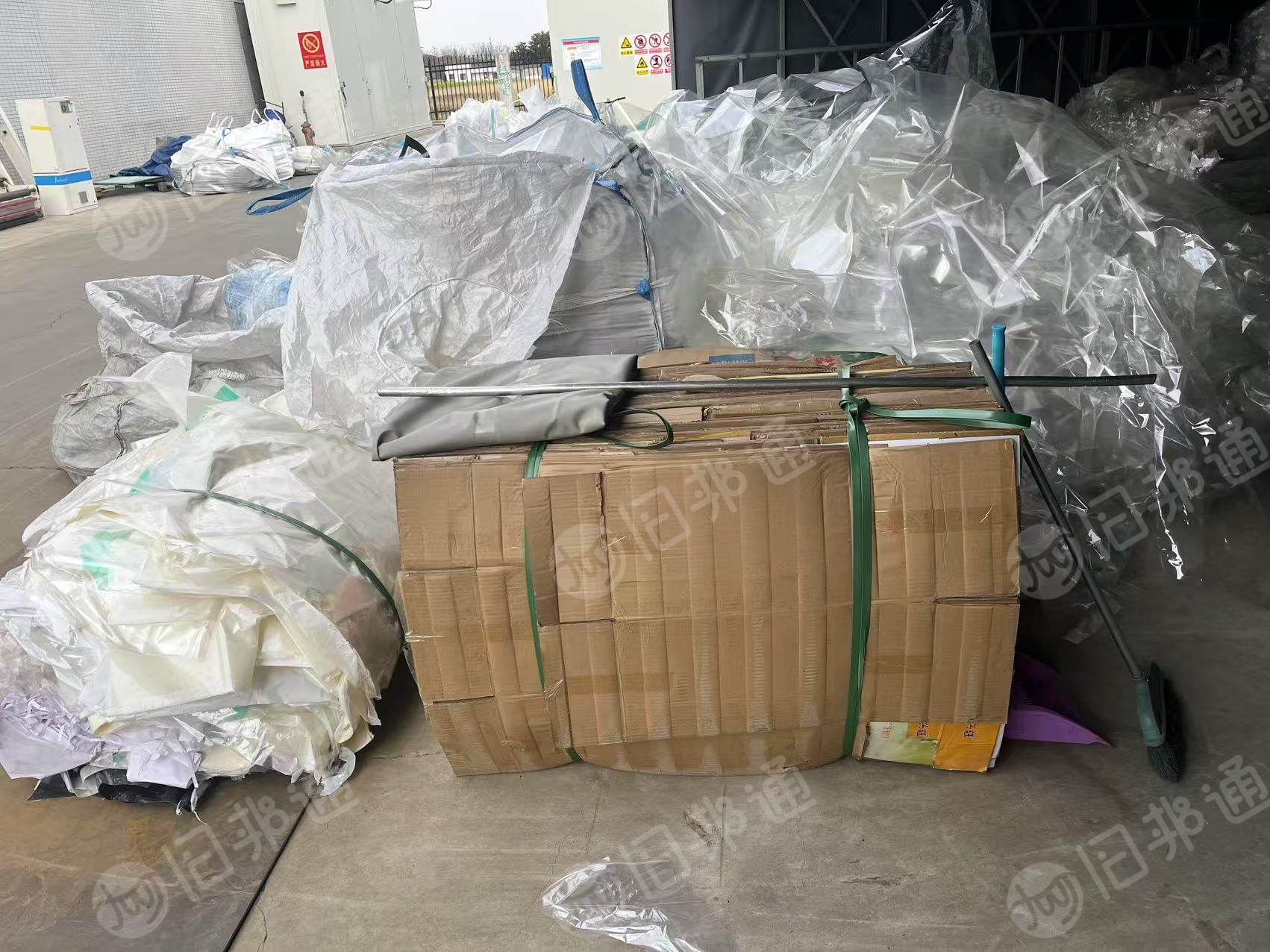 出售PET膜，带胶和不带胶，透明和杂色分开的，月供20吨