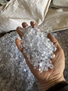 长期出售pvc板材破碎料，现货10吨