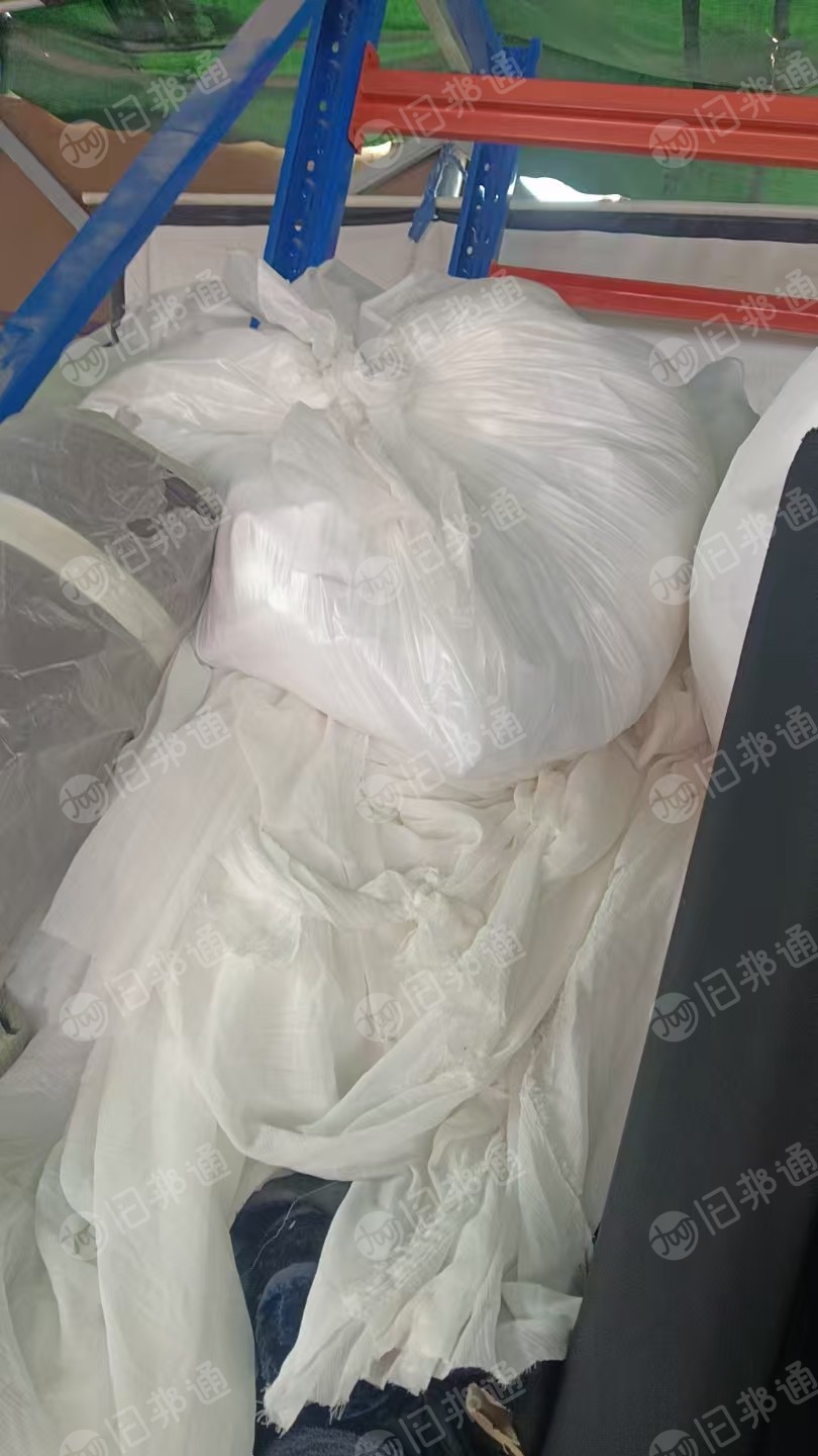 长期出售染厂下来的涤纶废布，涤纶碎布，有点潮，货在江苏苏州