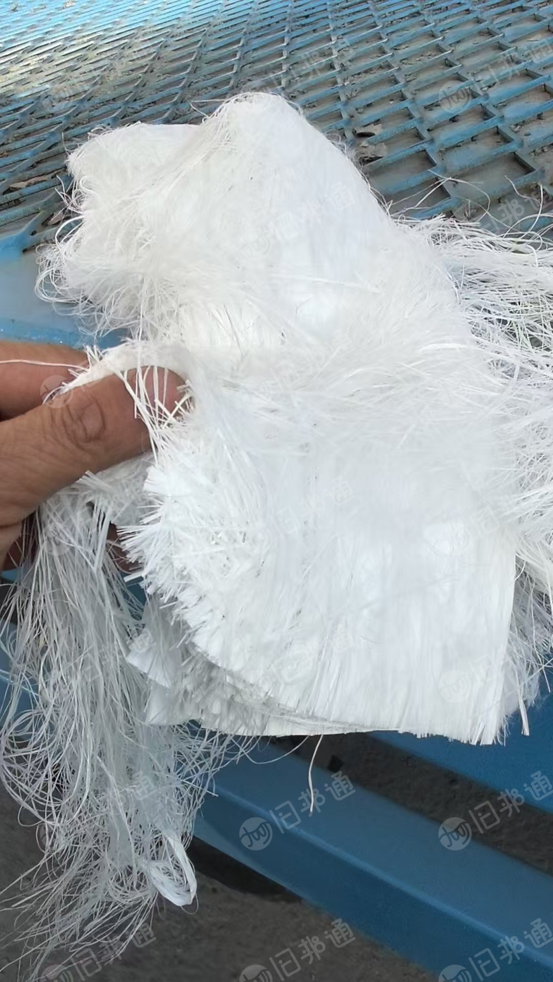长期出售白的涤纶废丝,涤纶低弹丝,可以开花用,现货有20吨左右