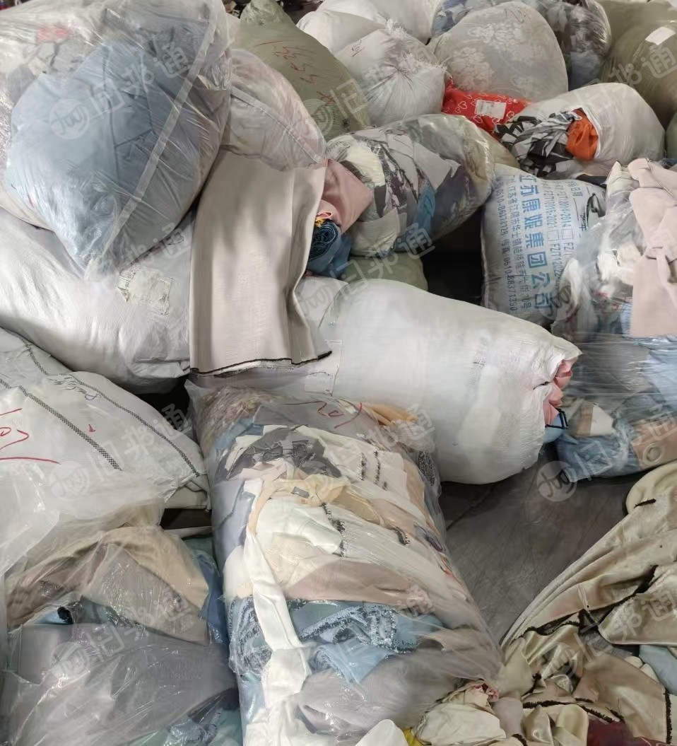 长期大量回收涤纶废布,涤纶造粒布,除了黑色外都可以收,每天需要200吨