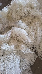 出售涤纶废纱，涤纶废丝，现货四十吨左右，600D，400D都有