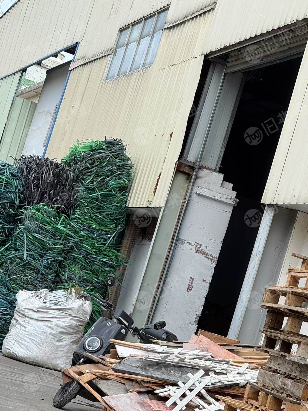 出售pet打包带毛料，现货10吨左右