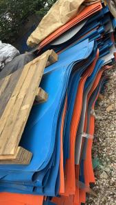 长期出售pe钢卷皮废料，漂沉都有，现货20吨左右