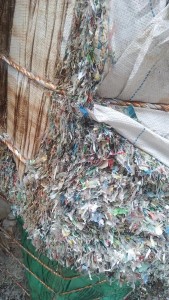 长期出售pvc商标纸破碎料,沉底料