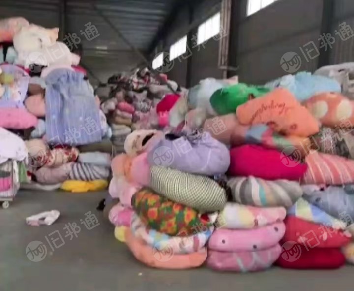 长期出售旧衣服分拣厂分拣货，冬装，毛衣，擦机布，白料等