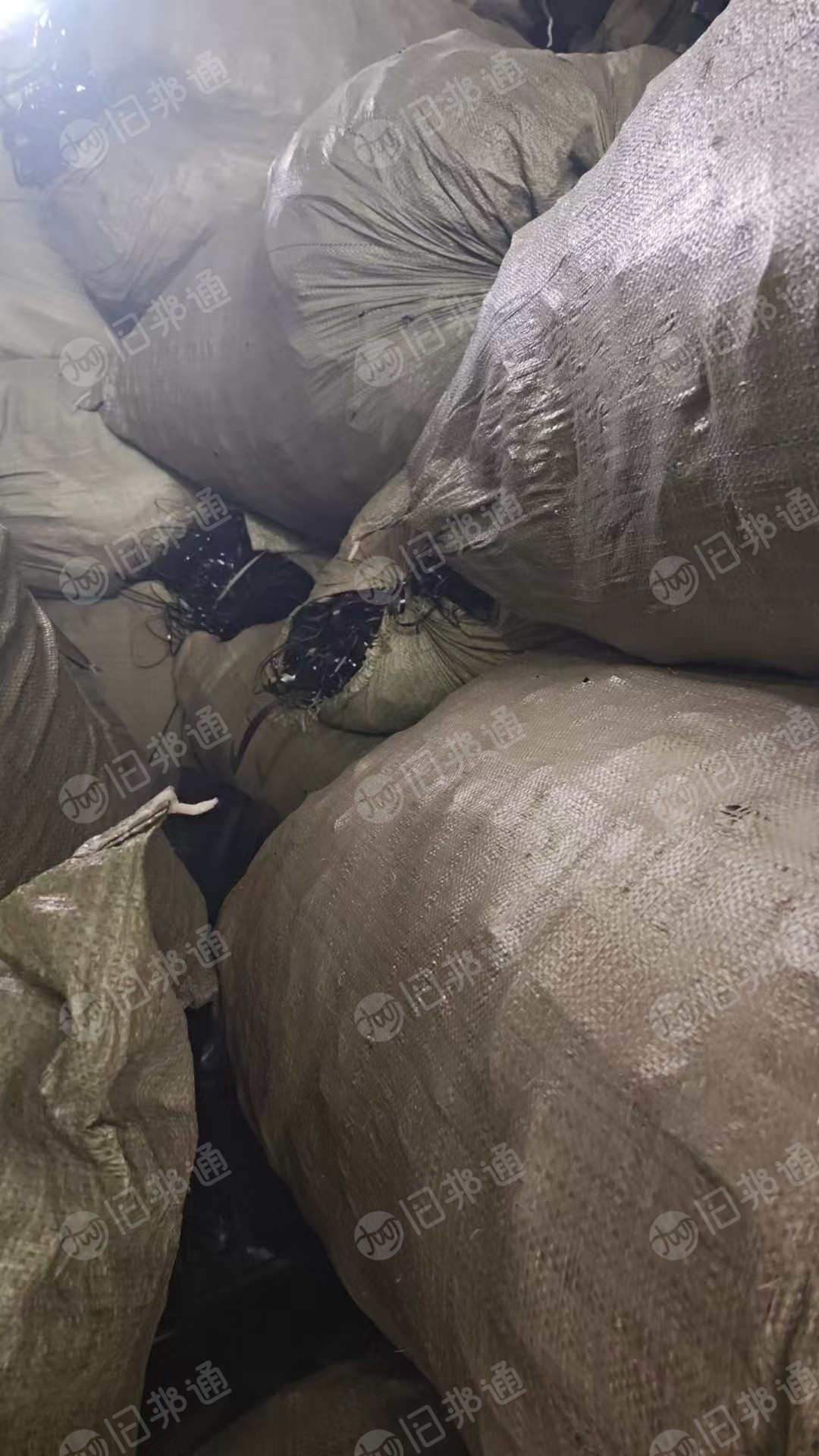 求购黑色PC薄片,片材,带膜的不带膜的,有胶无胶,毛料和破碎好的都收,本厂做清洗,造粒,都做