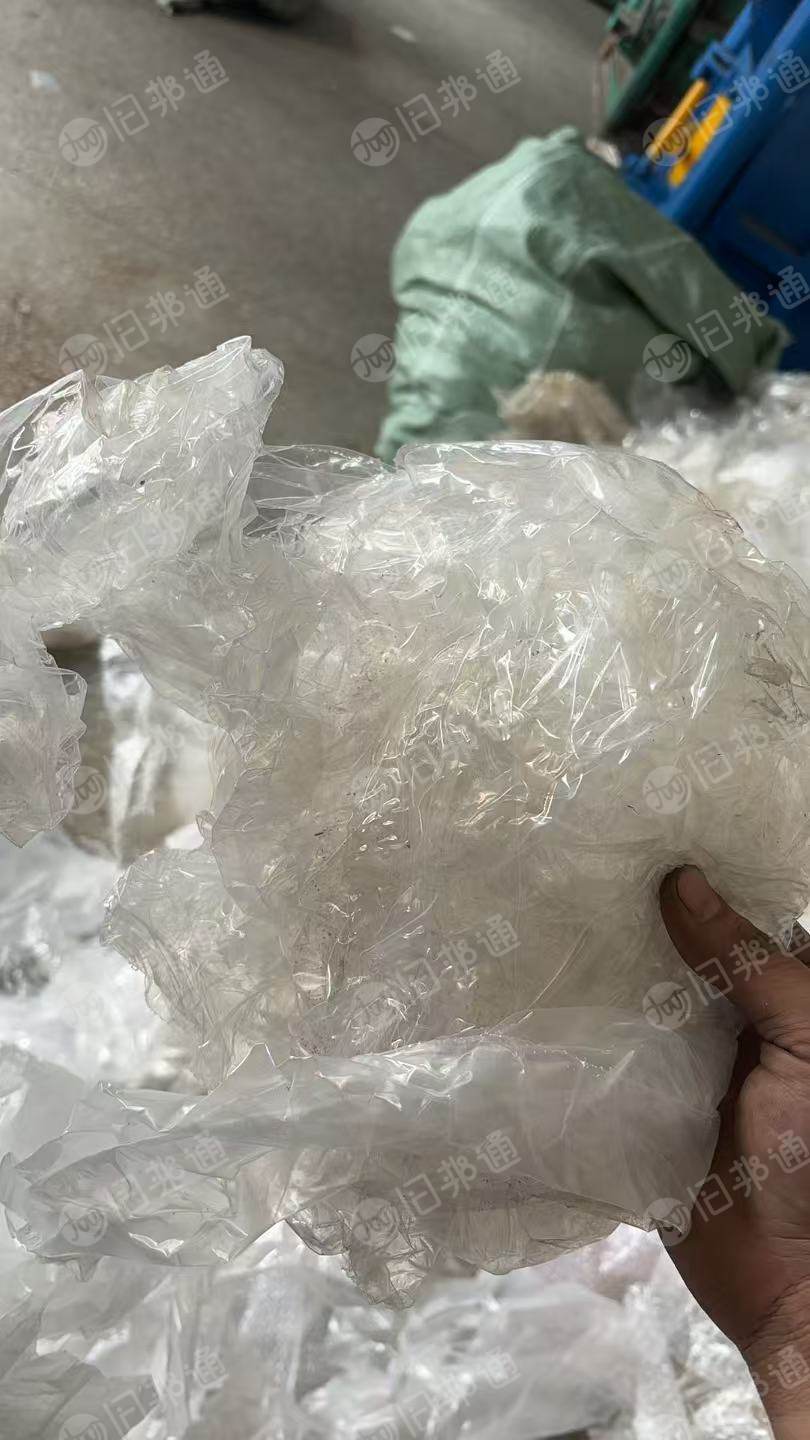 长期出售PE胶水膜废料,白色和蓝色分开打包
