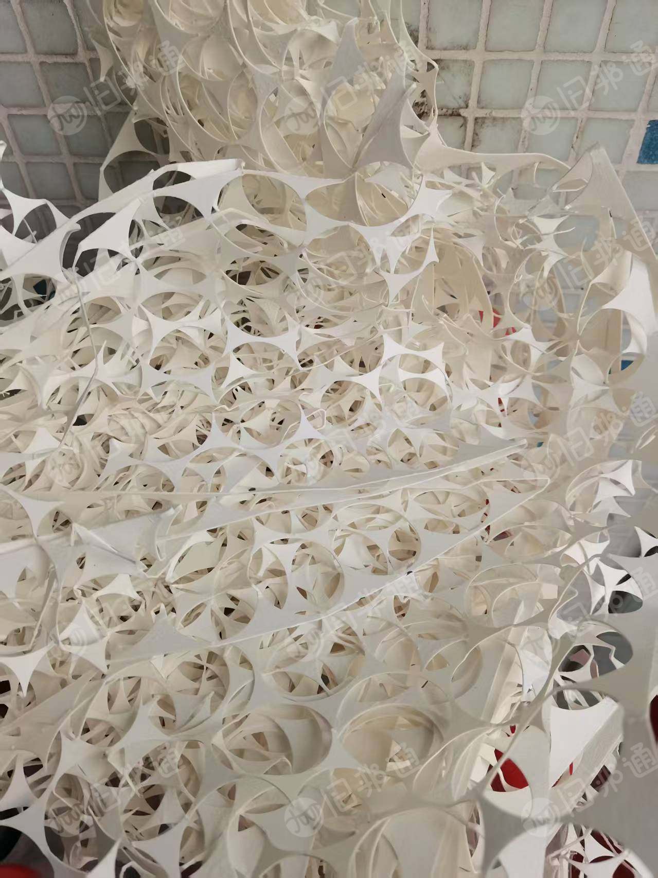 出售白色木浆瓶盖纸边角料，长期有