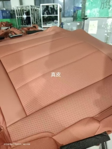 出售一批BYD汽车坐垫套,有PVC复合PU,真皮, 真皮比较少。现货30多吨,厂在陕西西安