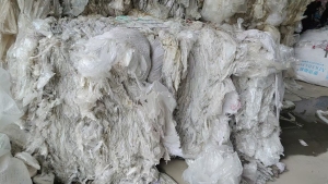 出售水洗高压膜废料，纯缠绕膜10吨左右，平板膜混打十多吨