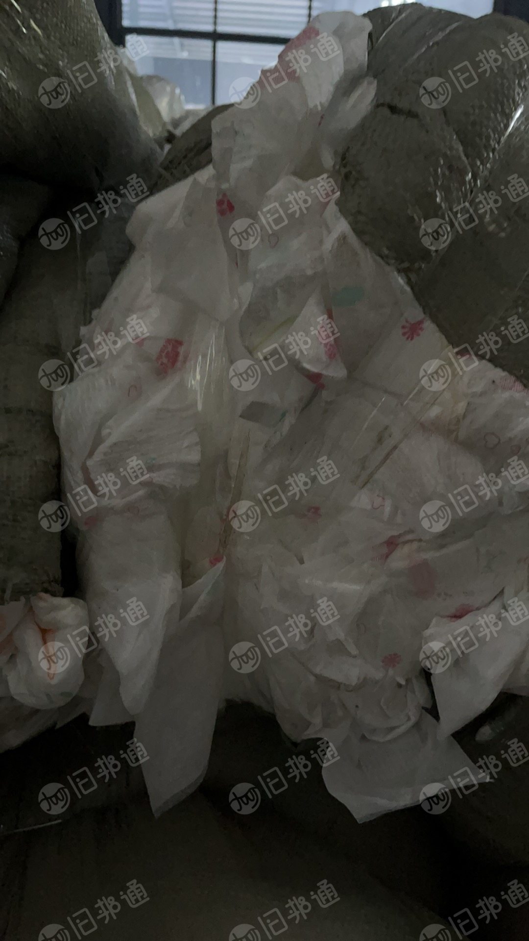 长期出售PP无纺布边角料，纸尿裤边角料，很多种货，货在江西萍乡